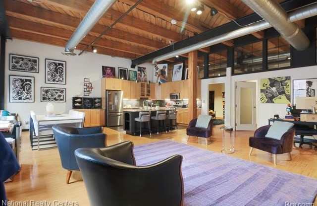 200 S RIVER PLACE Drive Gallery 1