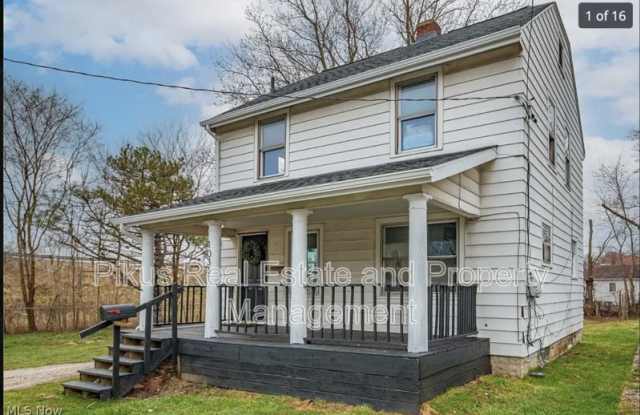 1033 Chandler Avenue photos photos