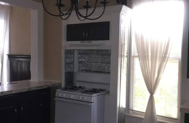 Room in 4 Bedroom Home in San Antonio Gallery 4