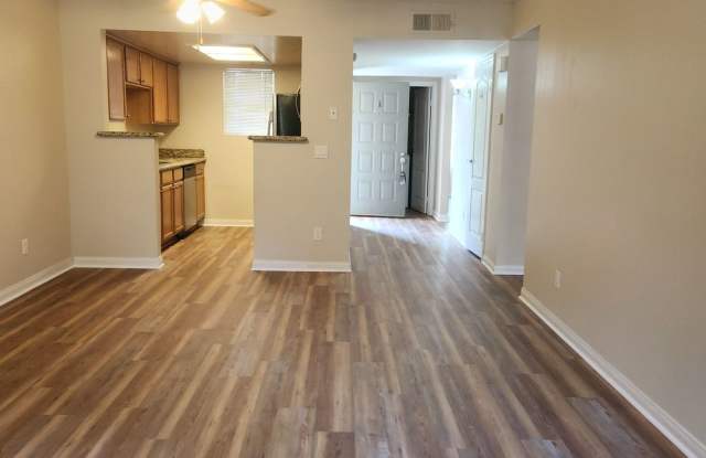 2bdrm 2bath 1050 SqFt, Carmel Mtn 2nd floor, new LVP Flooring photos photos