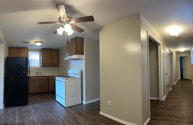 1120 N Oak Apt B Gallery 4