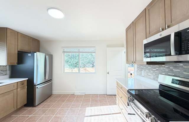 4BD/2BA | 1,950 SqFt | Private Yard  & Deck | Quiet Arvada Neighborhood photos photos