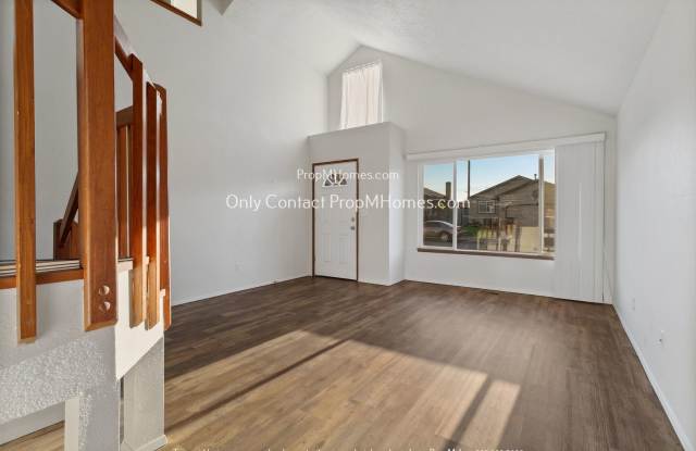 Charming Three Bedroom Home In Aloha - Close to Nike  Intel! Gallery 4
