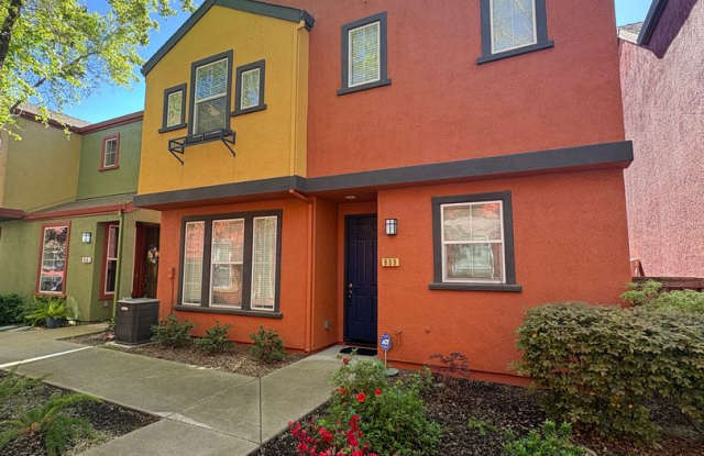 Modern 2 bed/2.5 bath with BONUS ROOM in West Sac photos photos