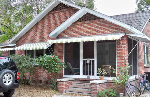Beautiful Brick House Within Walking Distance to Campus! Gallery 1