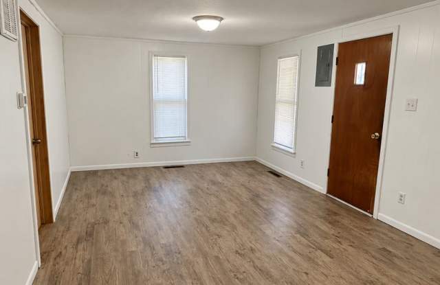 Cute 2 Bed/1 Bath Home Near I44! Gallery 4