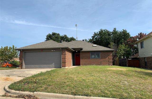 301 Birchwood Lane - 301 Birchwood Lane, Fort Worth, TX 76108