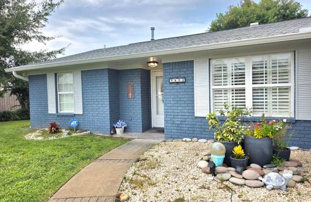 Lakefront Living with all the Updated Extras! Gallery 4
