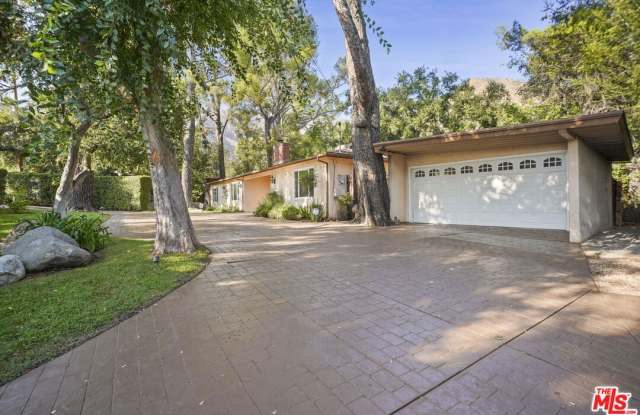 2452 N Altadena Dr Gallery 4