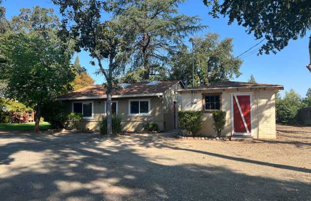Great 1 bedroom 1 bathroom cottage on wooded lot in Citrus Heights photos photos