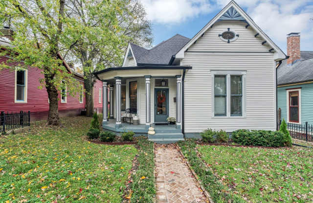 AVAILABLE NOW. Beautifully Restored and FULLY Furnished East Nashville 2 Bed 2 Bath Cottage $4500 Per Month. - 908 Fatherland Street, Nashville, TN 37206