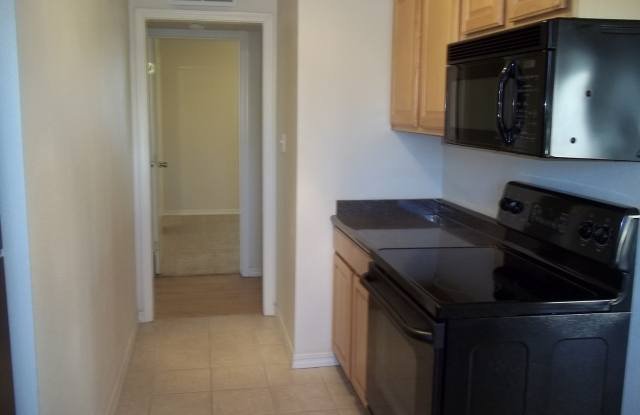 Clovis area home offering nice updates. Close to Fresno State, shopping and FWY 168. Gallery 4
