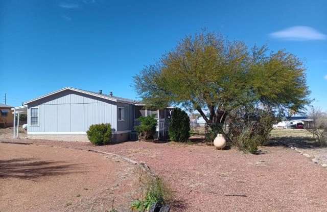 LARGE 4 BED HOME IN HORSESHOE RANCH ESTATES - 5283 East Brickey Drive, Sierra Vista Southeast, AZ 85615