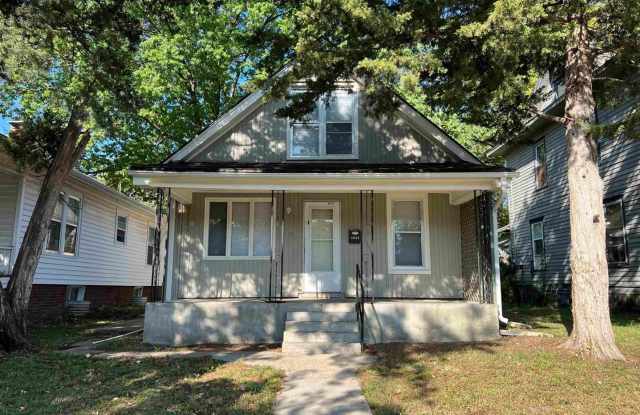 **Available Immediately** 4 bedroom / 1 bath home located near Washburn University photos photos