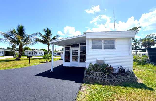 FIRST MONTH RENT FREE! 2/1 IN N. FT. MYERS ALL AGE COMMUNITY! photos photos