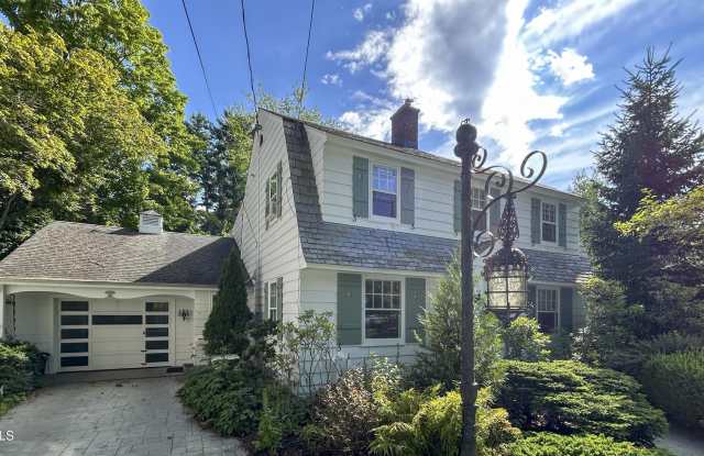 292 Lake Avenue Gallery 2