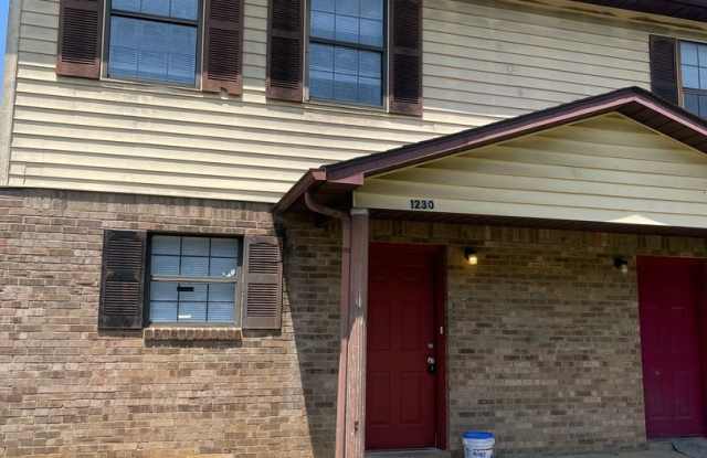 1230 CLEAR RIDGE LANE NEWLY RENOVATED SPACIOUS 3 BED, 1.5 BATH TOWNHOME LOCATED IN RADCLIFF - 1230 Clear Ridge Lane, Radcliff, KY 40160