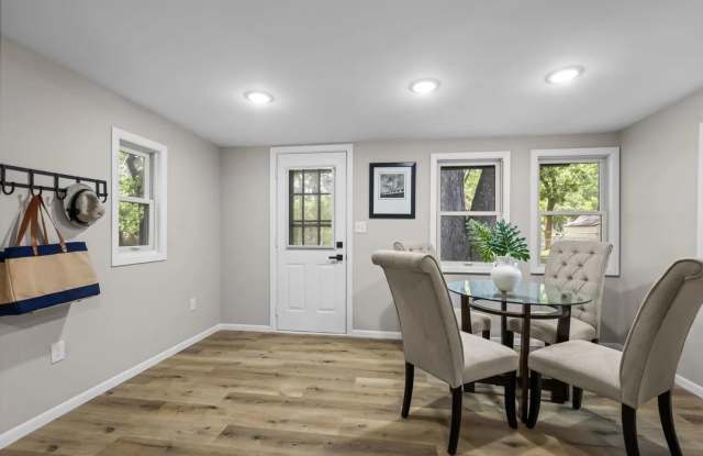 Spacious *4Bed*2 Bath over 1595 Sq Ft. Great location Avail NOW! Gallery 4