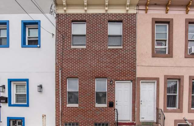 2217 WATERLOO Street Gallery 1