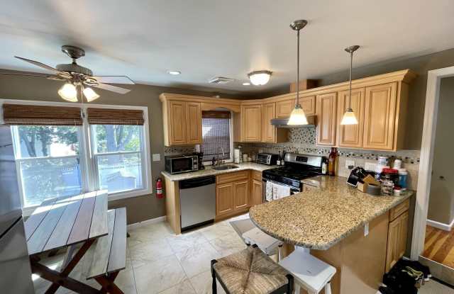 425 Sylvania Avenue unit: Garage Apartment photos photos