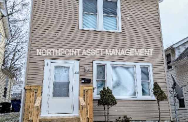 3-Bedroom, 2 Bath Single Family for Rent in Hamilton, OH| Modern Kitchen Gallery 1