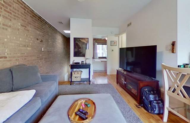 Top Floor Lincoln Park One Bedroom - 2634 North Mildred Avenue, Chicago, IL 60614