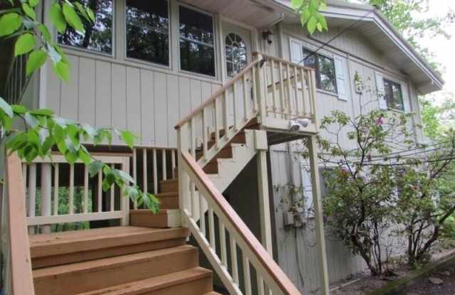 106 Cedar Lane Gallery 4
