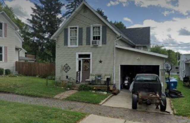 447 W Tipton St photos photos
