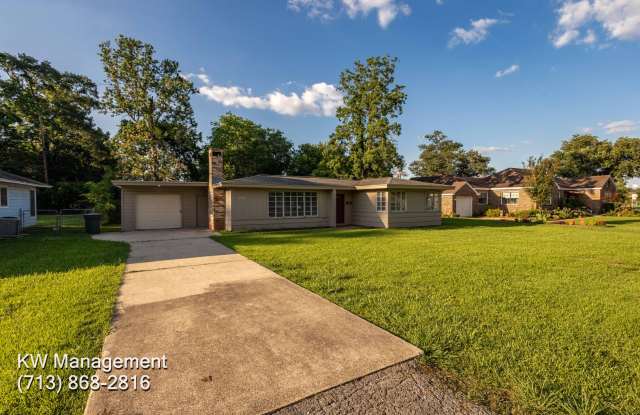 Move in ready 3 Bed / 1 bath home in Beaumont!  New pics coming soon! Gallery 4