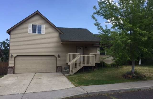 NE 4 Bedroom, 3 Bath, Gas Fireplace/Heat, Double Garage, Fenced Yard, PETS CONSIDERED photos photos