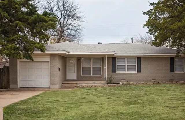 3829 NW Dearborn- AVAILABLE NOW! - 3829 Northwest Dearborn Avenue, Lawton, OK 73505