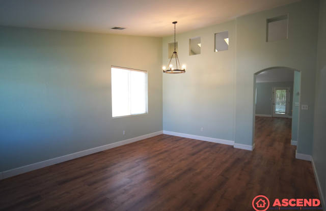 Charming Home in NW Bakersfield! Gallery 4
