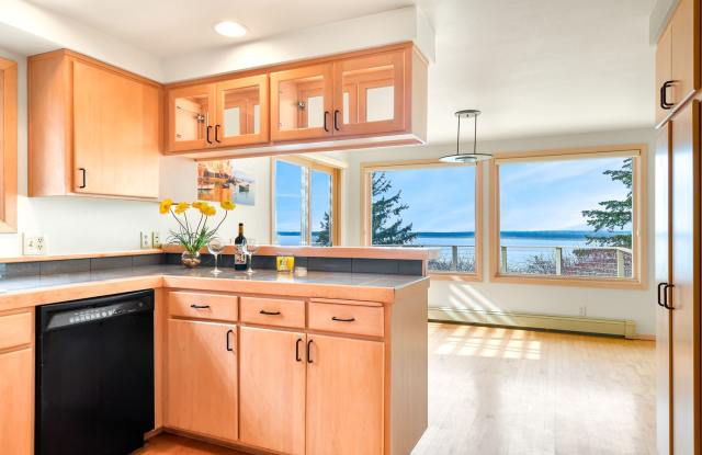 Fantastic South Hill Home for Rent!!!! - 314 Highland Drive, Bellingham, WA 98225