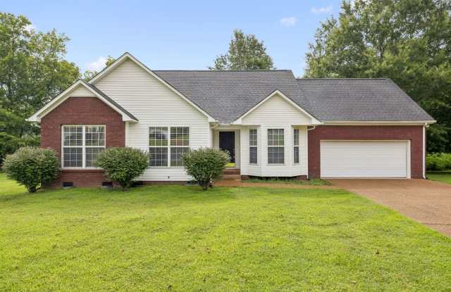 3BR/2BA + Bonus room, home in Thompsons Station, TN Gallery 1