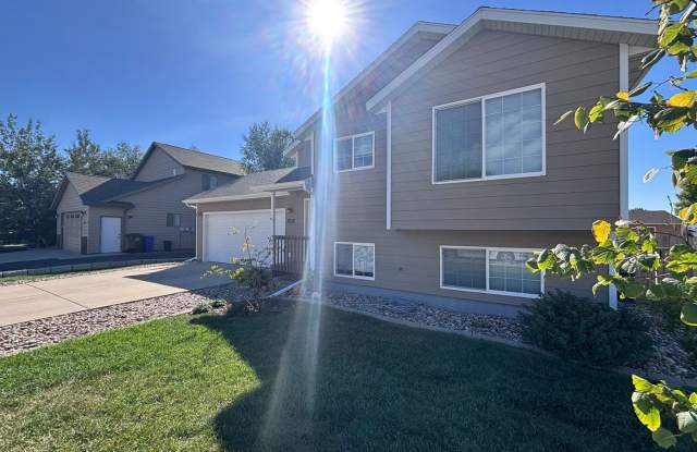 4 BED | 2 BATH | DOUBLE GARAGE | PET NEGOTIABLE | RAPID VALLEY Gallery 3