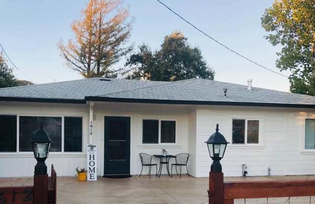 3 BD/ 2BA Home for Rent-Walk to Downtown Calistoga/Private Yard + Vineyard Pergola photos photos
