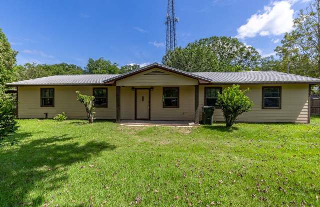 PRICE REDUCTION! 3 BEDROOM HOME WITH BARN- SPACIOUS LOT! photos photos