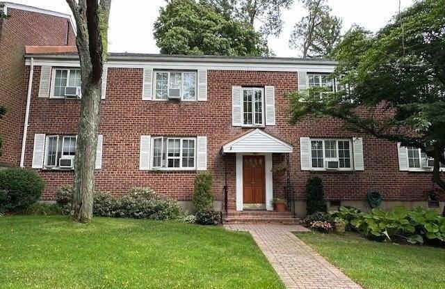 35 Nathan Hale Drive - 35 Nathan Hale Drive, Huntington, NY 11743
