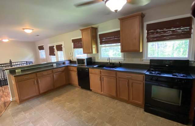 Fabulous 3 bed/2 bath home in PRIME BROOKHAVEN LOCATION! photos photos