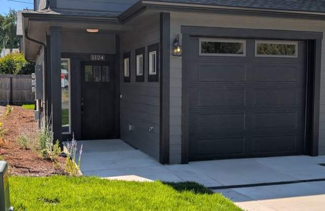 2-Bed, 2-Bath Townhouse with Modern Touches, Garage and Washer/Dryer in Grants Pass! photos photos