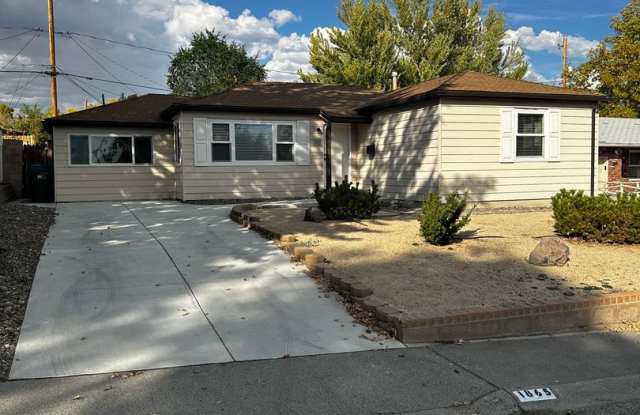 Beautiful 4 Bedroom house w/Hardwood Floors and Backyard! photos photos
