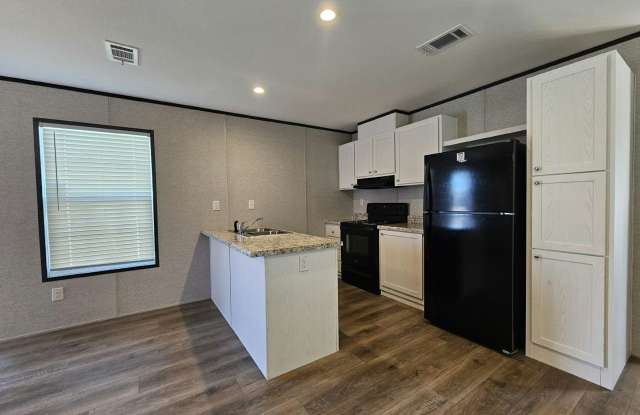 527 Suwanee Drive Gallery 2