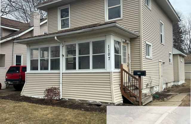 Welcome to 1107 S South Grand Ave. Lansing, MI 48910! Gallery 3