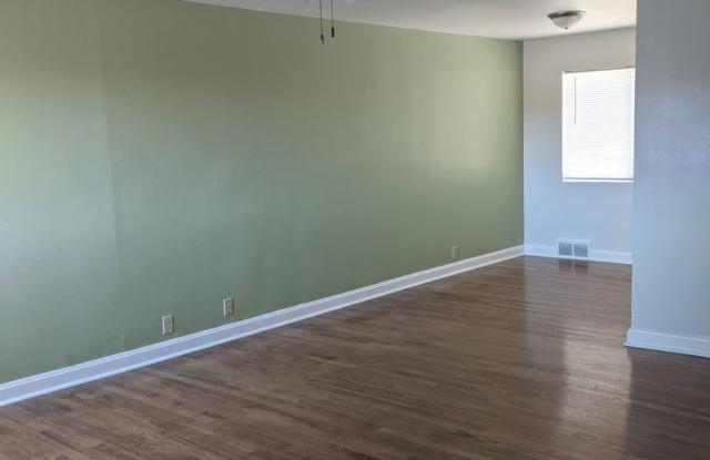 $1100 - 2 Bedroom, 1 Bath Duplex - Newly Remodeled, Heart of the City Gallery 2