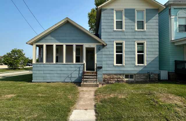 720 West Lincoln Avenue - 720 West Lincoln Avenue, Oshkosh, WI 54901