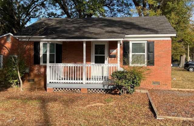 2 Bedroom House, minutes from Uptown in Grier Heights Neighborhood Gallery 1