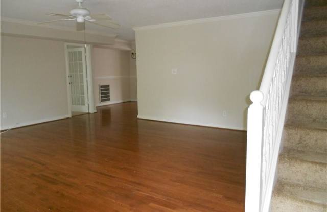 9215  Holbrook Dr Gallery 3
