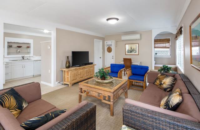 Steps from beautiful Kailua Beach, fully furnished 3 bedroom, 2 bath single family home - 156 North Kalaheo Avenue, Honolulu County, HI 96734