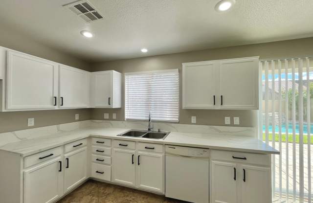 MOVE IN SPECIAL! REMAINDER OF OCTOBER 2026 RENT FREE! Gallery 4