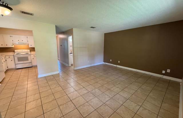 Pensacola - Ferry Pass - 2 bedroom, 1 bathroom - lawn care included Gallery 3